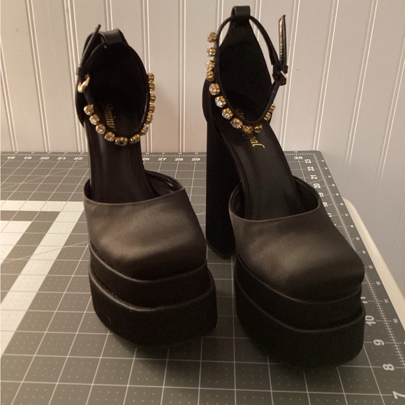 Black Silk Platforms Heels - Picture 5 of 9